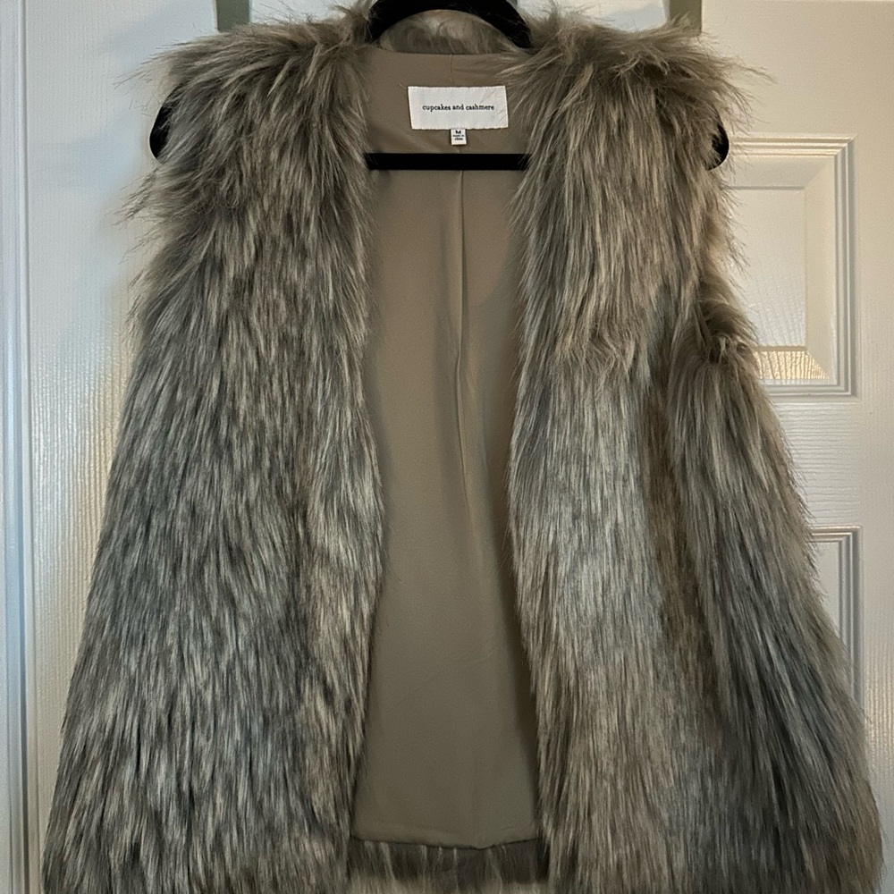 Cupcakes & Cashmere Faux Fur Vest in Gray